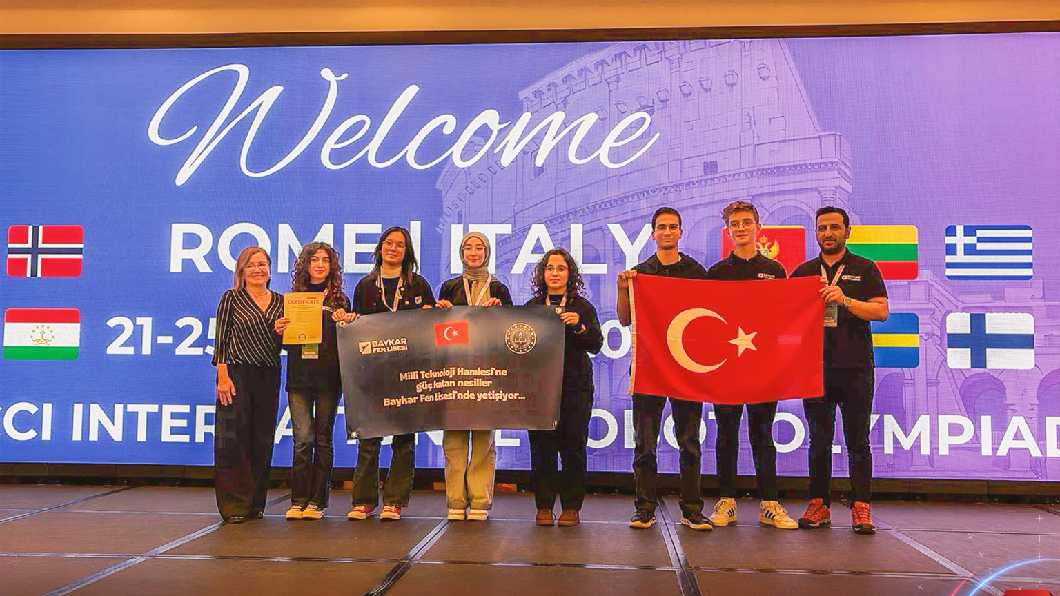 Bizim Çocuklar, Fibonacci World Robot Olympiad &amp; ITECX College 2025’te Tarih Yazdı!