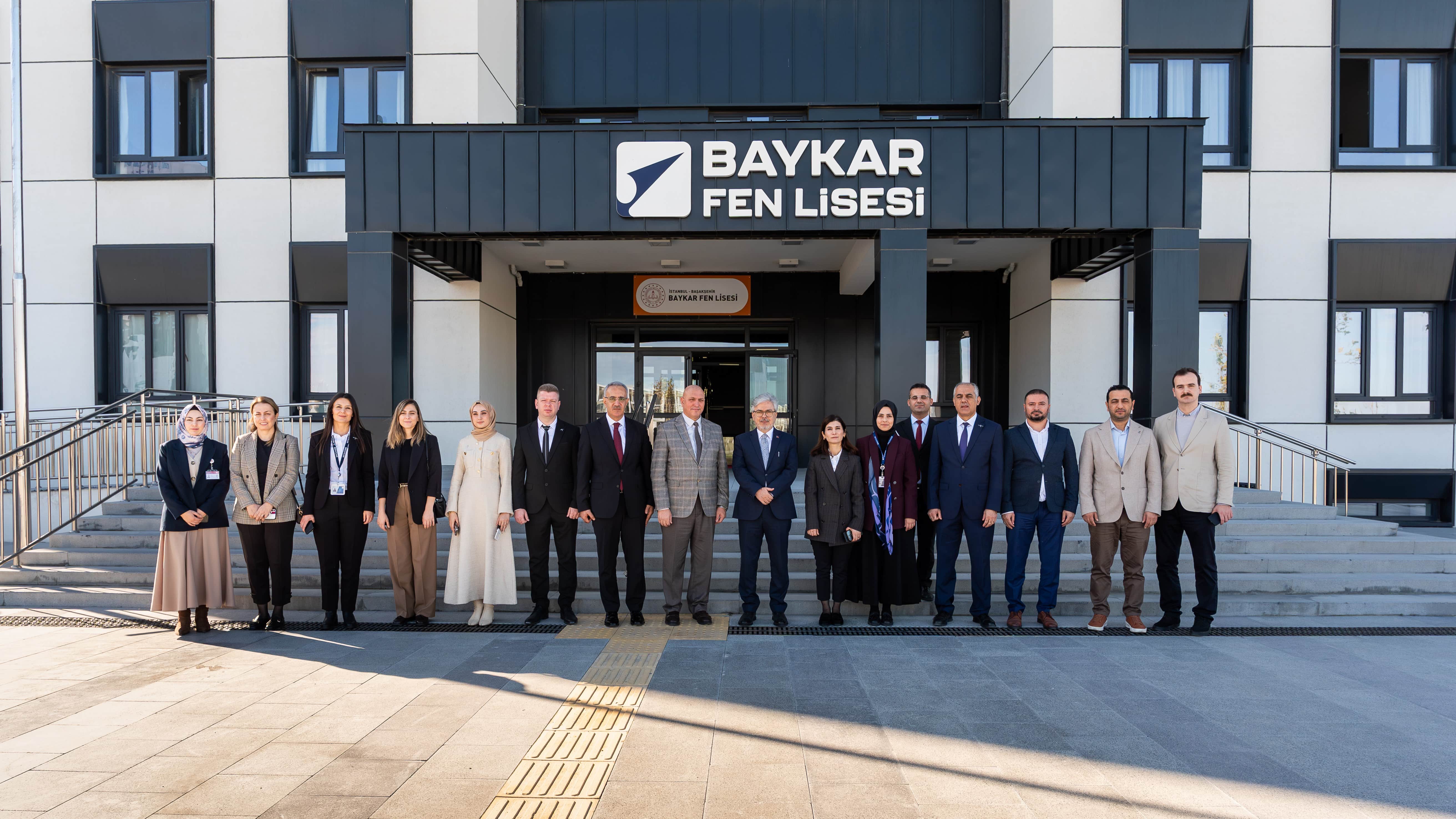 <strong>Milli Eğitim Bakan Yardımcısı Dr. Ömer Faruk Yelkenci'nin Baykar Fen Lisesini Ziyaret Etti!</strong><br />
&nbsp;